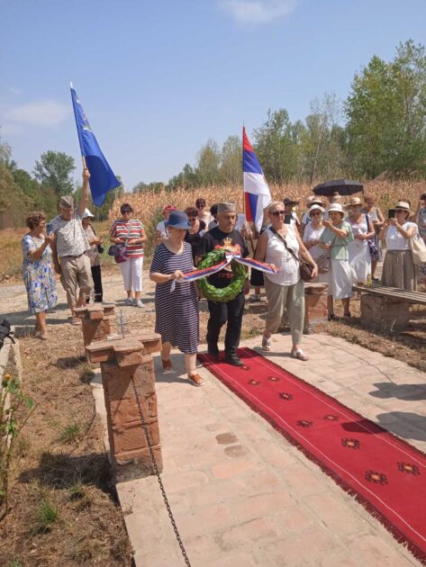 1 3 473x630 - СПОМЕН ОБЕЛЕЖЈЕ НА ЛИМАНСКОЈ АДИ ПОСЕТИЛИ ПОТОМЦИ РАТНИКА "ГВОЗДЕНОГ ПУКА"